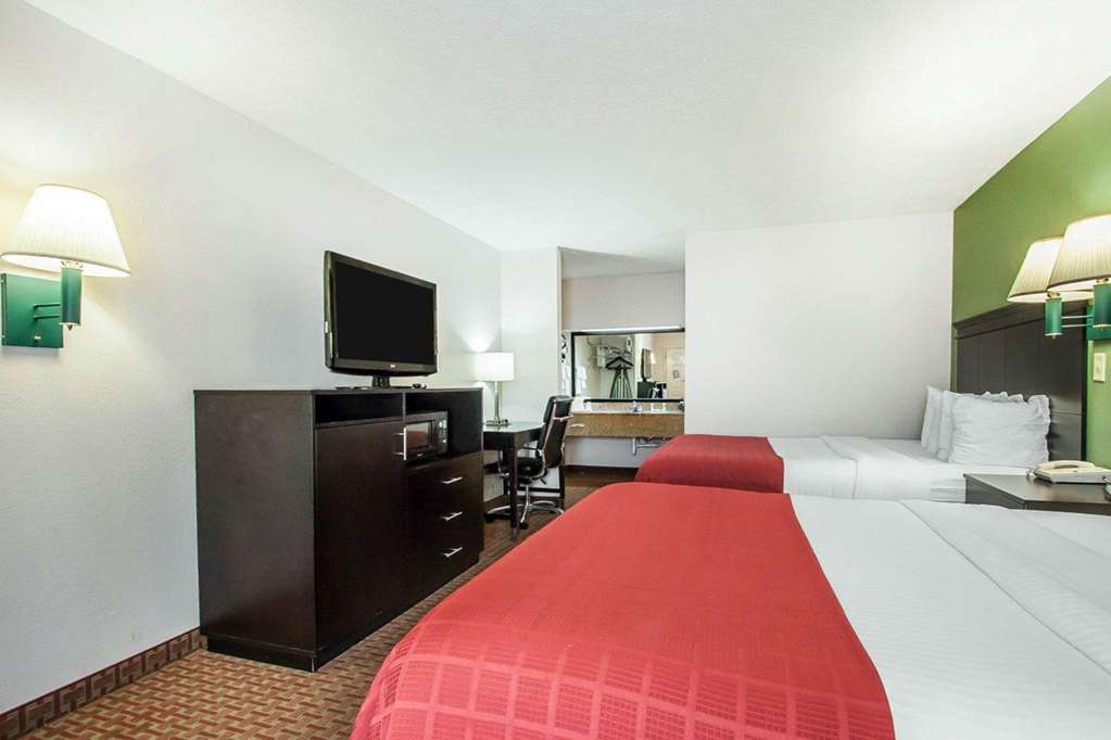 Quality Inn Savannah South - photo 15