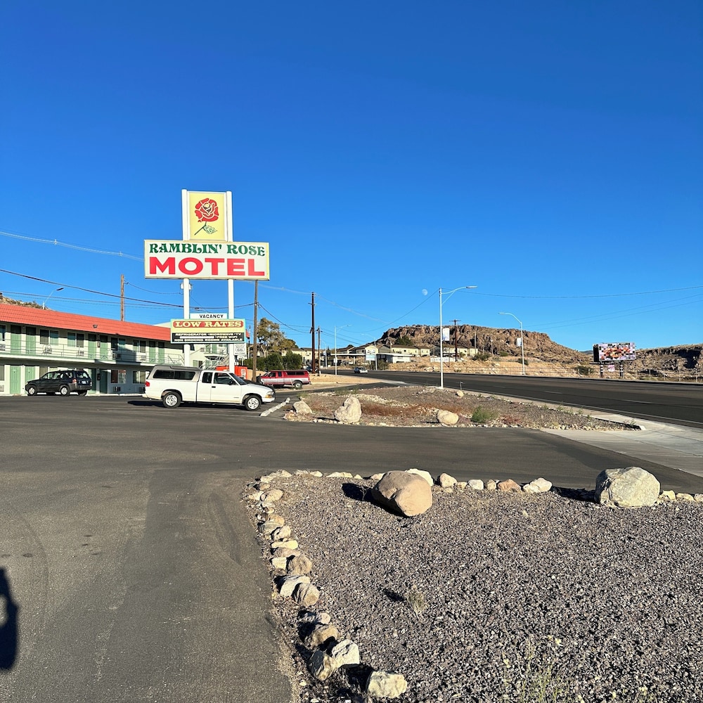 Ramblin Rose Motel — Kingman