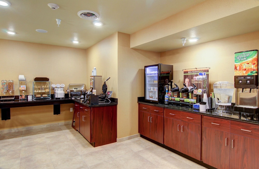 Cobblestone Inn & Suites Steele - photo 35
