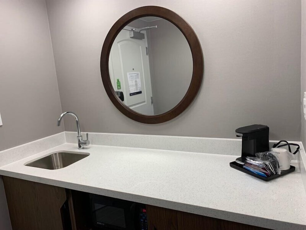 Hampton Inn & Suites Syracuse Dewitt - photo 22