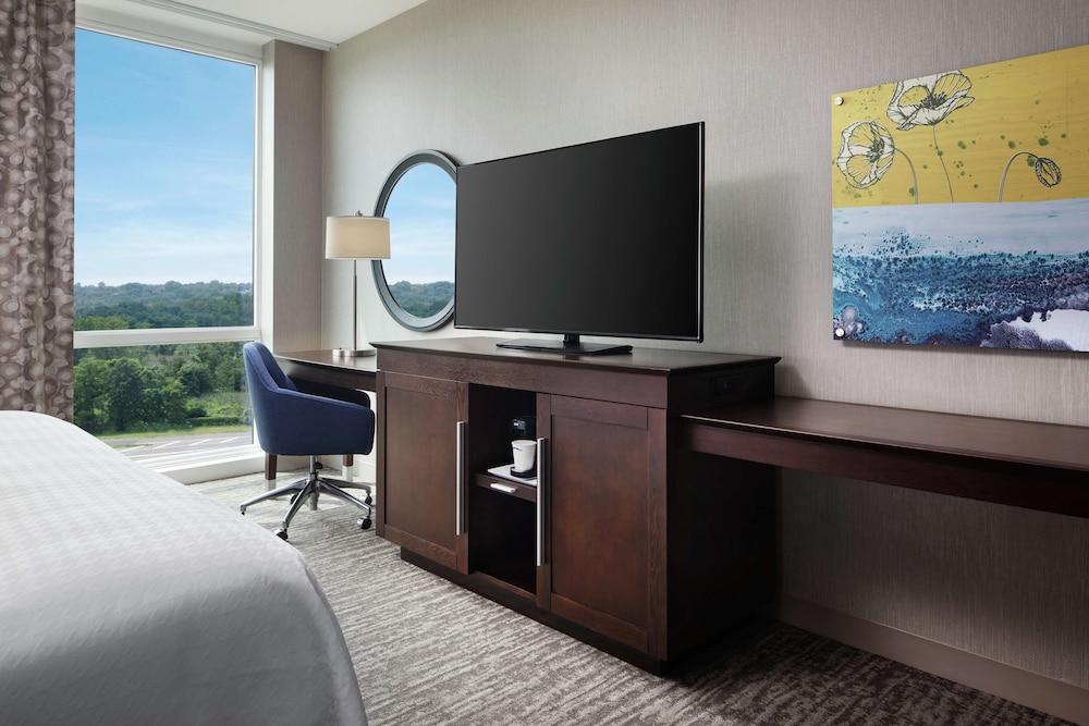 Hampton Inn & Suites Teaneck Glenpointe - photo 14