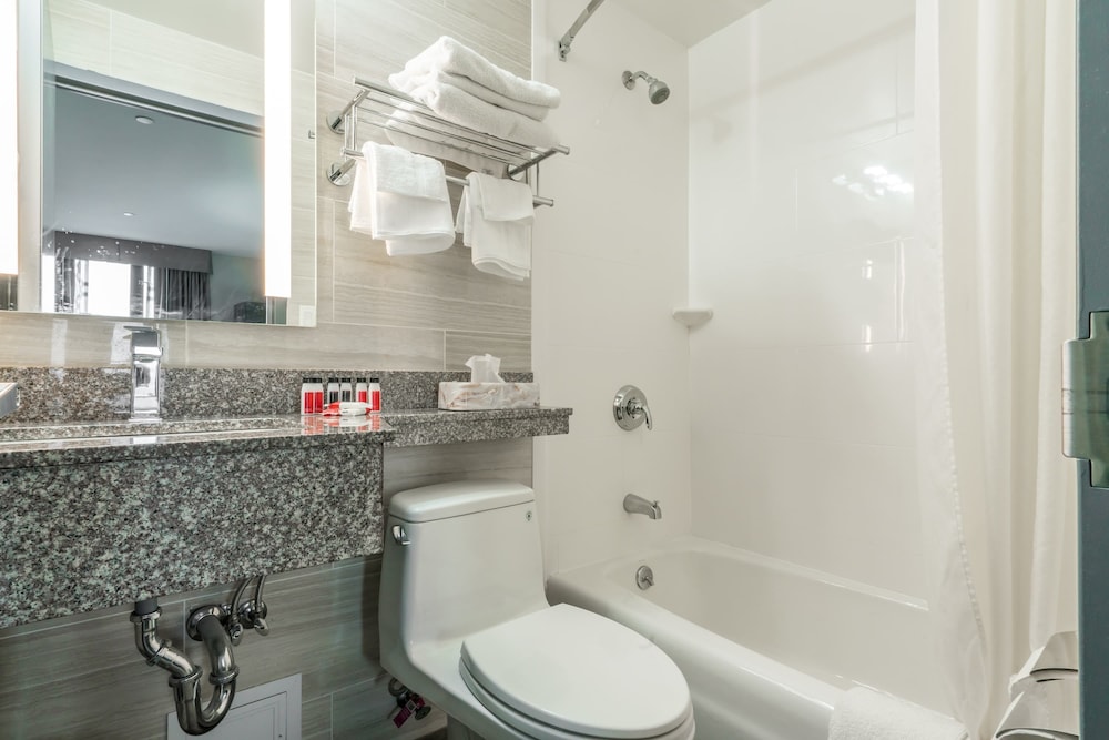LeTap Hotel near AirTrain JFK Airport - photo 28