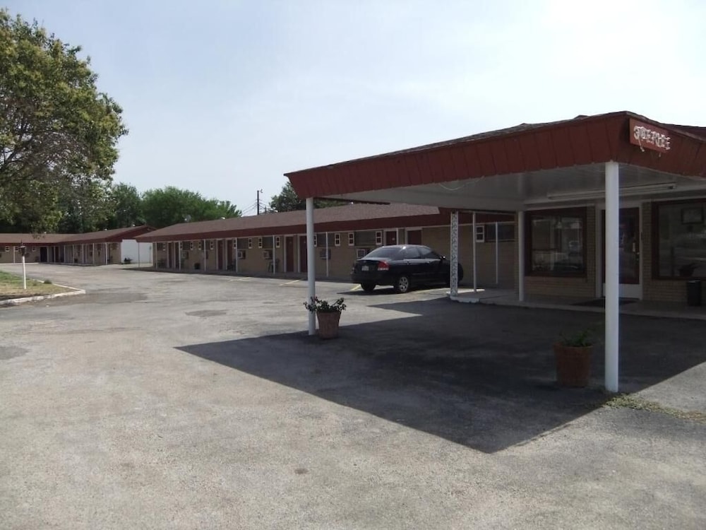 The Hills Motel - photo 26