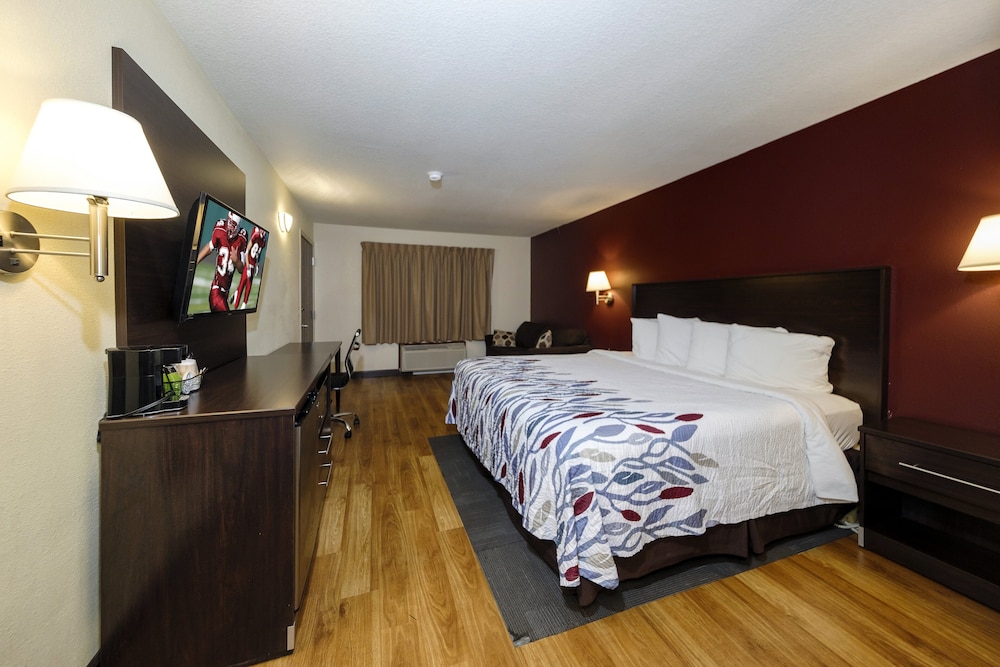 Red Roof Inn Osage Beach Lake of the Ozarks - photo 15