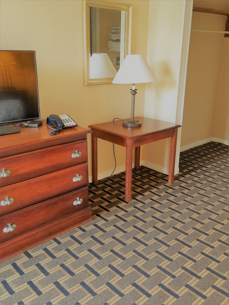 Grand View Plaza Inn & Suites - photo 48