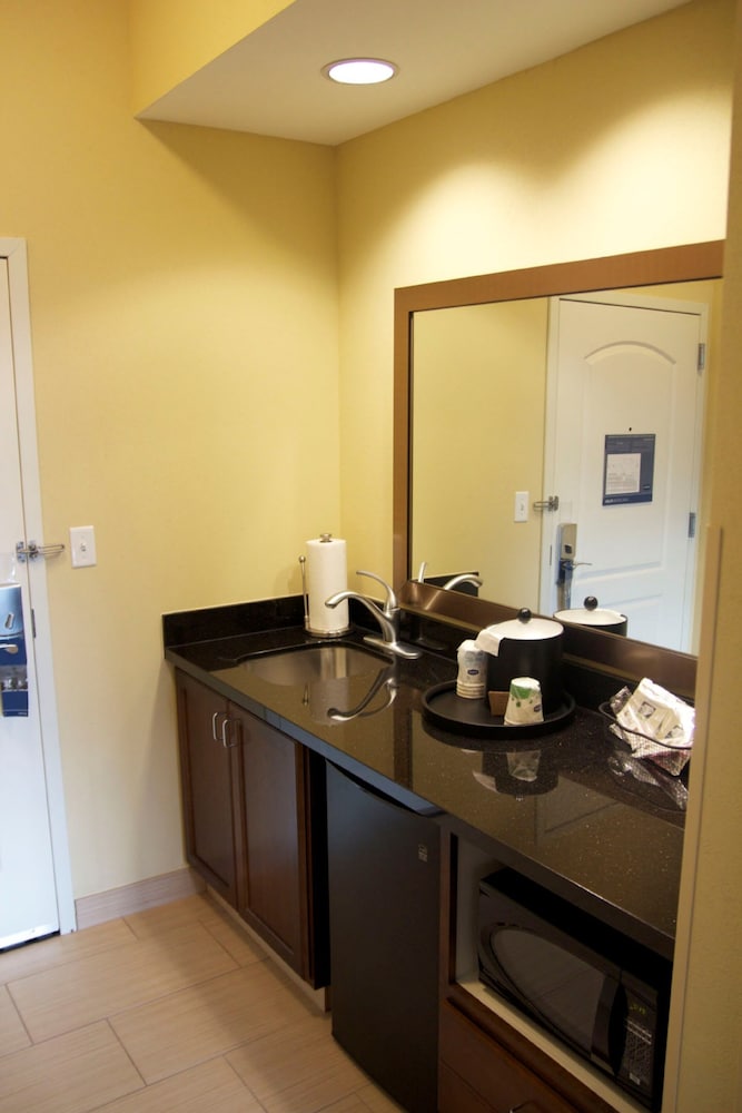 Hampton Inn & Suites Watertown - photo 47