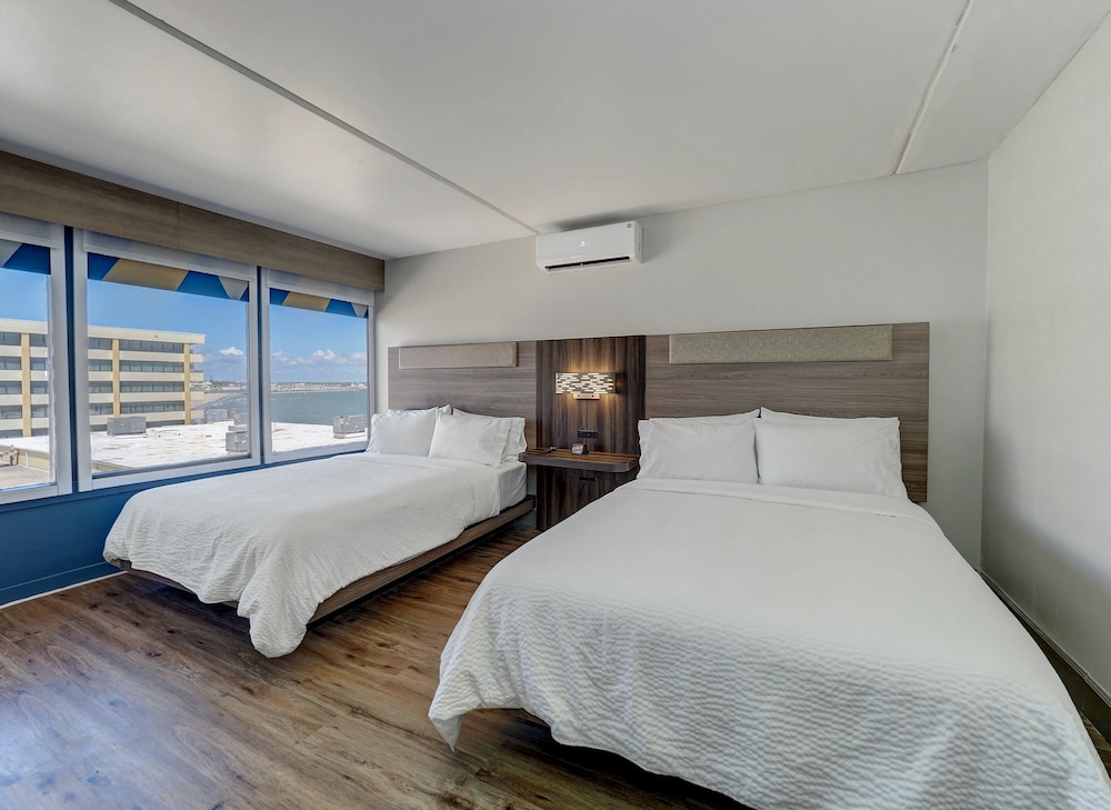 Holiday Inn Express Corpus Christi Beachfront by IHG - photo 24