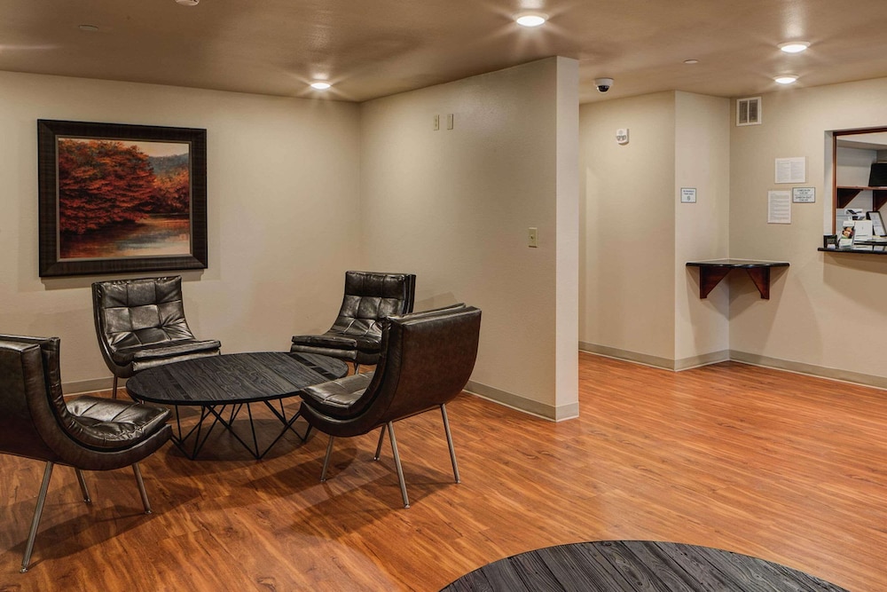 WoodSpring Suites Columbus NE I 270 Airport - photo 2