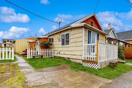 Dolphin 3 in Rockaway Beach, United States