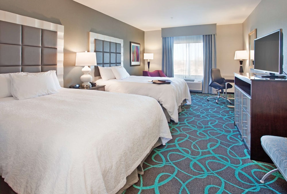Hampton Inn Kearney - photo 22
