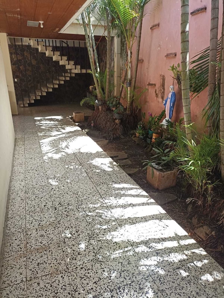 Hostal y Hotel Villa Morena in Santa Ana, El Salvador