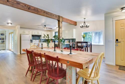 Washington Retreat Fire Pit Hot Tub and Ping Pong — hotel in Washougal