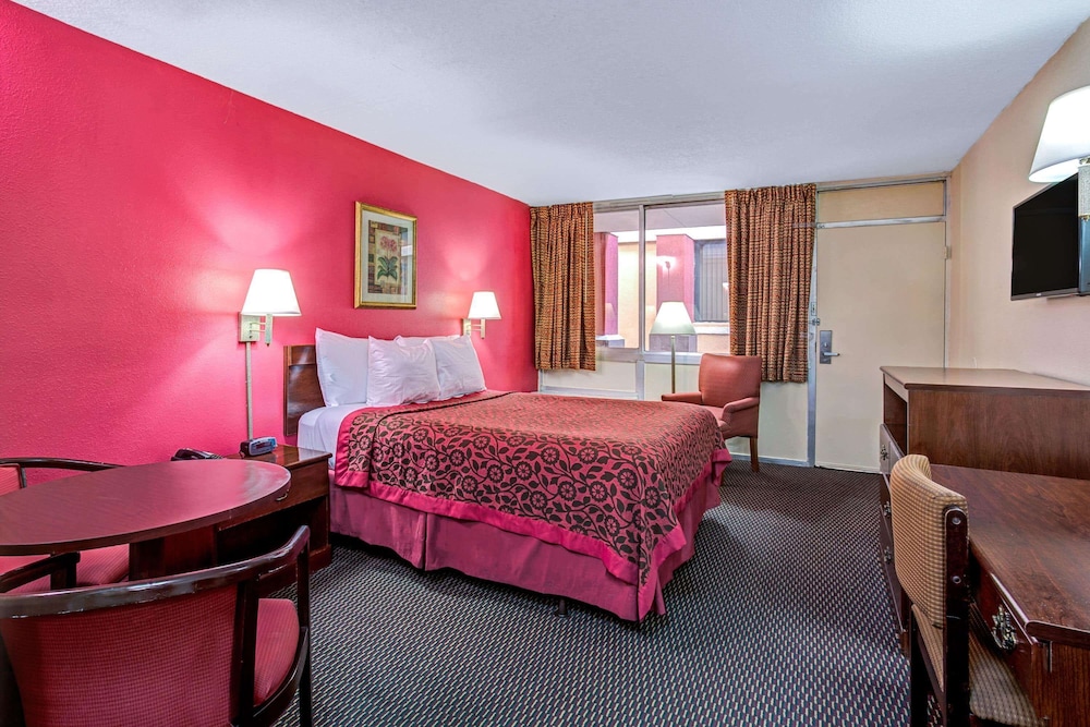 Days Inn by Wyndham York Alabama - photo 23