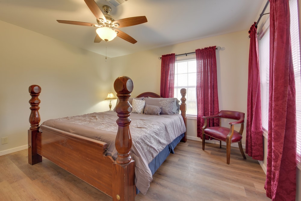 Walking Distance to Casino: Home in Westlake - photo 3