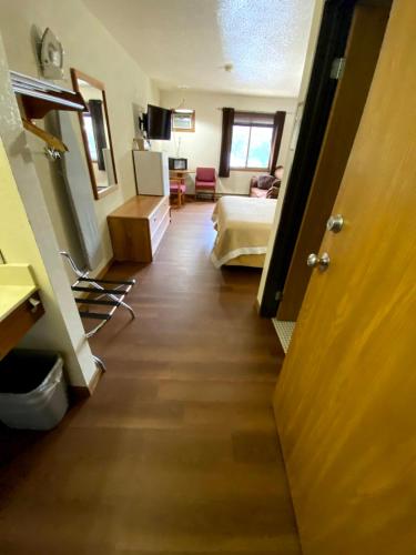 Woodlands Inn & Suites - photo 31