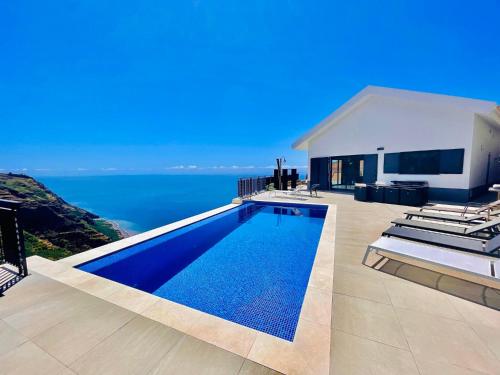 Villa Camacho xxvii — 4-Star Luxury Hotel in Arco Da Calheta, Portugal