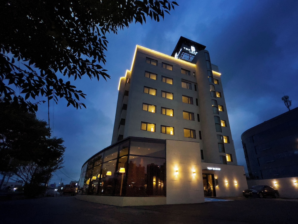 Top Cloud Hotel Gunsan in Gunsan, South Korea