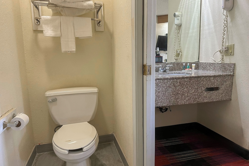 Classic Inn By OYO I 240 Near Memphis Airport - photo 62