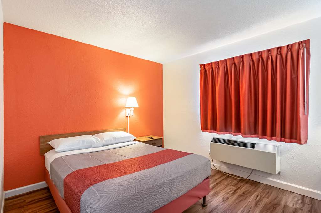 Motel 6 Naperville IL - photo 16