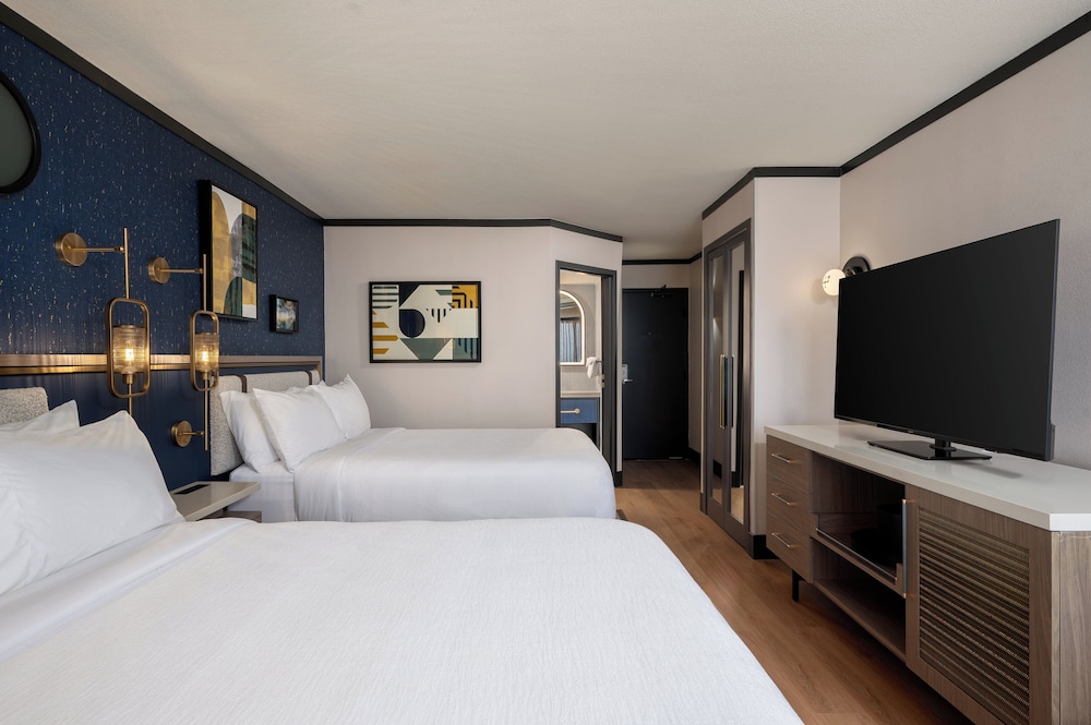 Hotel Indigo Detroit North Troy by IHG - photo 40