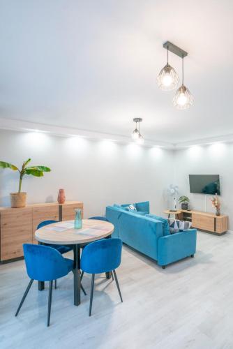 Stylowy apartament Blue self check in 24h — 4-Star Luxury Hotel in Wroclaw, Poland
