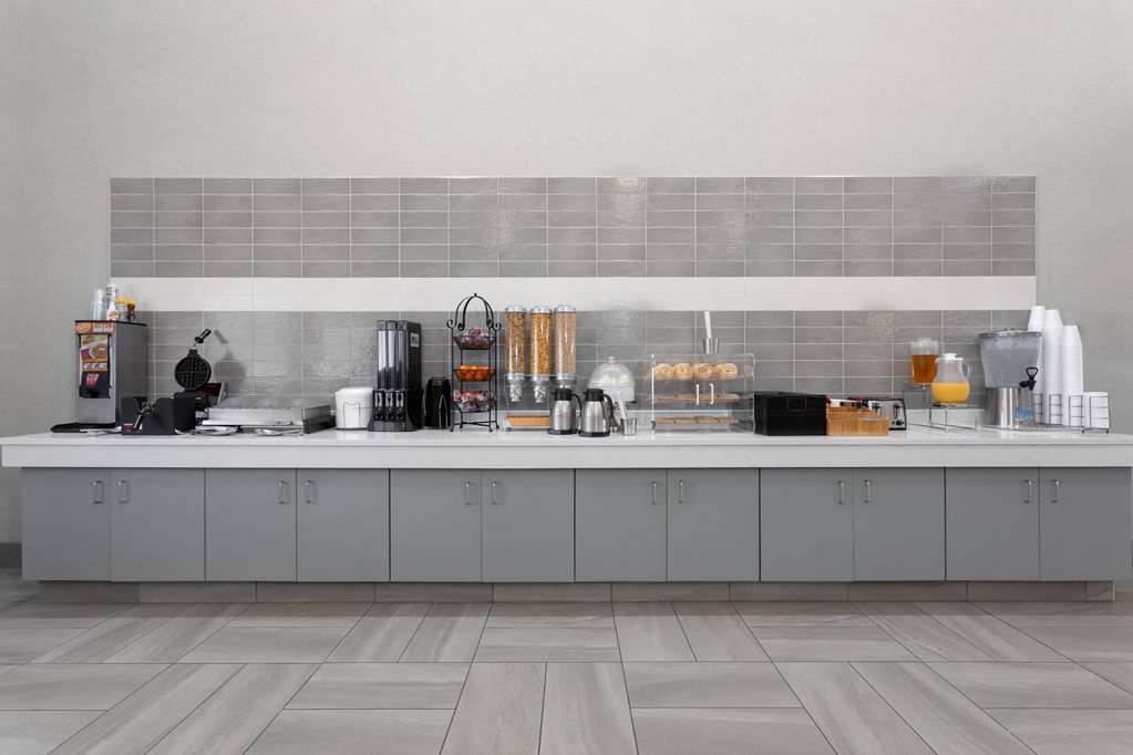 La Quinta Inn & Suites by Wyndham Ft. Pierce - photo 2