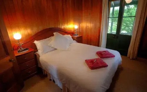Severn dipity - carbon neutral hotel in Unknown City