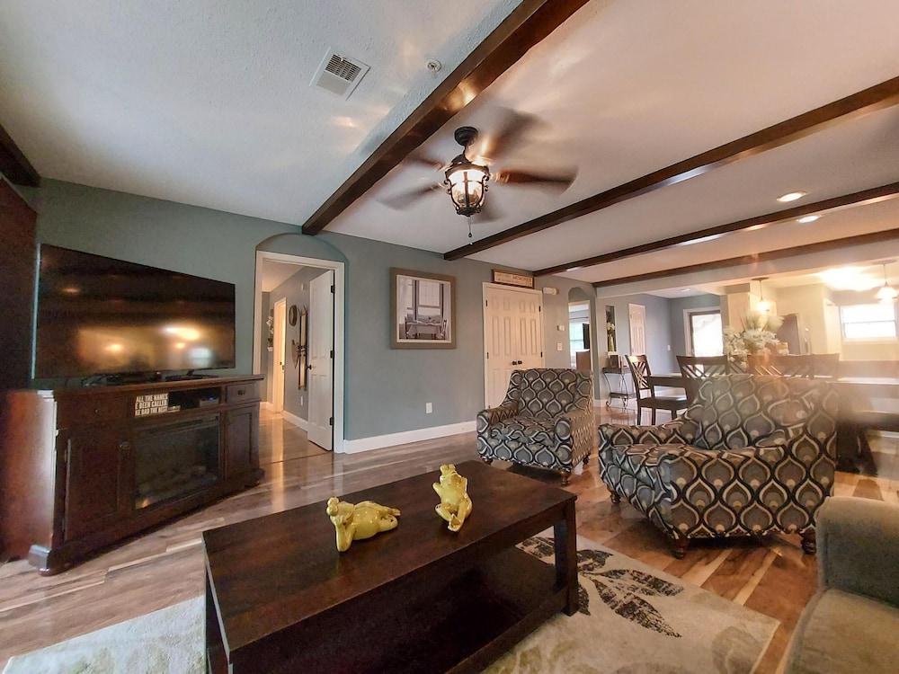 Solace Space at Foothills Close To All of Branson Luxury Comfort - featured photo