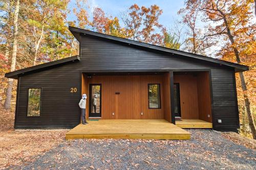 Cozy 2 bedroom cabin in welcoming Shenandoah Basye with WiFi AC EV — 4-Star Luxury Hotel in Mount Jackson, United States