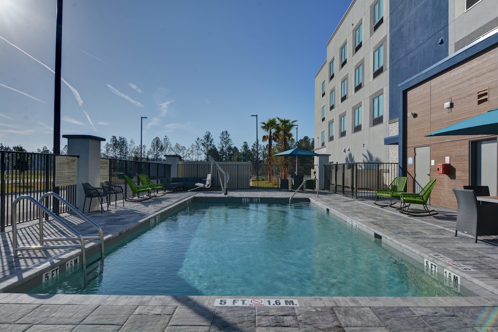 Hampton Inn & Suites Middleburg - photo 31