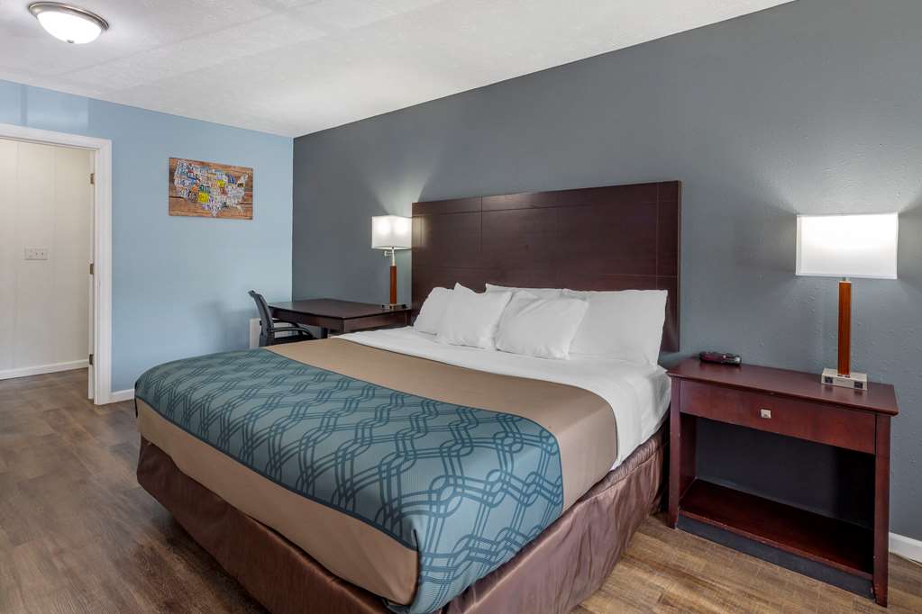Econo Lodge Inn & Suites South - photo 3