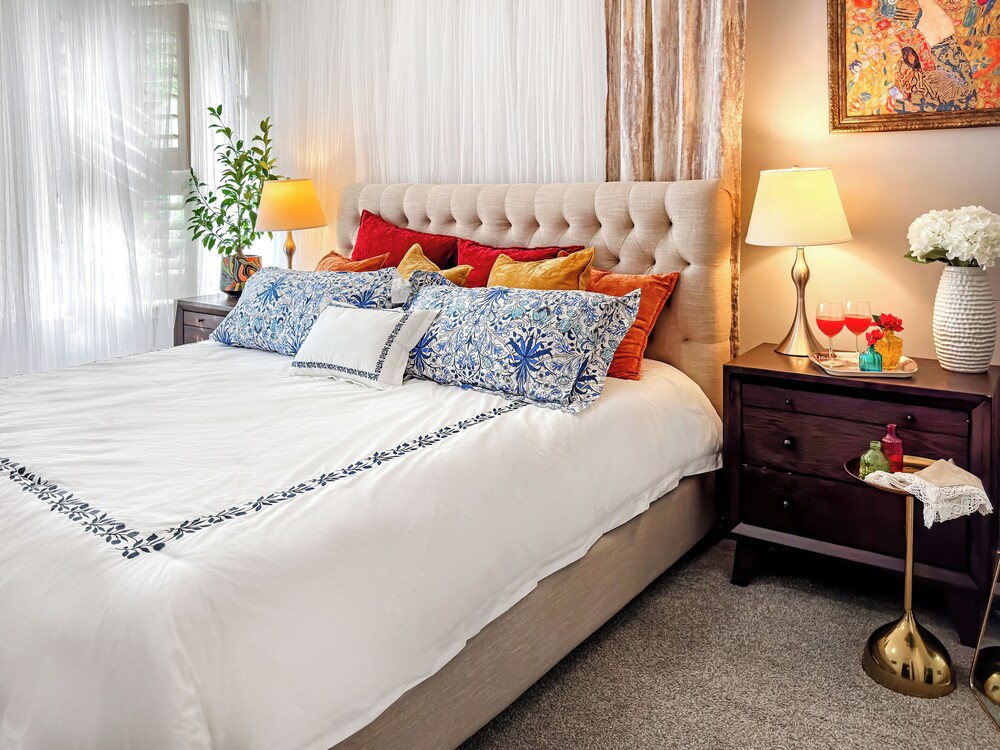 Art Downtown Fulton Market Entire 3 bedroom Home Sleep10 Private Garage Roof EV Tesla — 4-Star Luxury Hotel in Chicago, United States