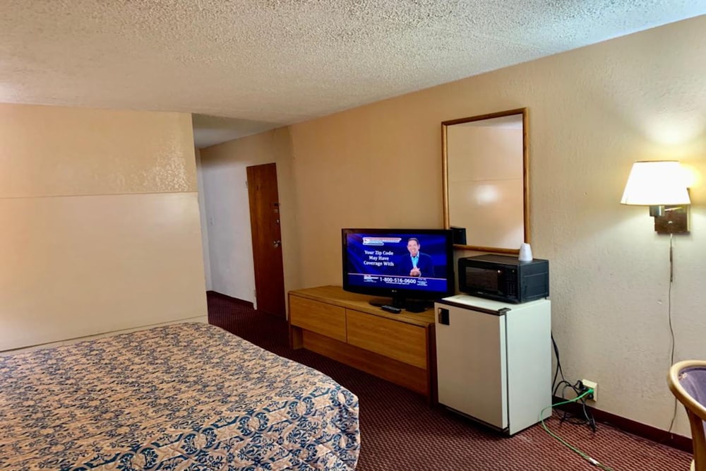 Red Carpet Inn & Suites Lima - photo 17