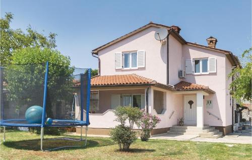 3 Bedroom Gorgeous Apartment In Marcana — 4-Star Luxury Hotel in Marcana, Croatia