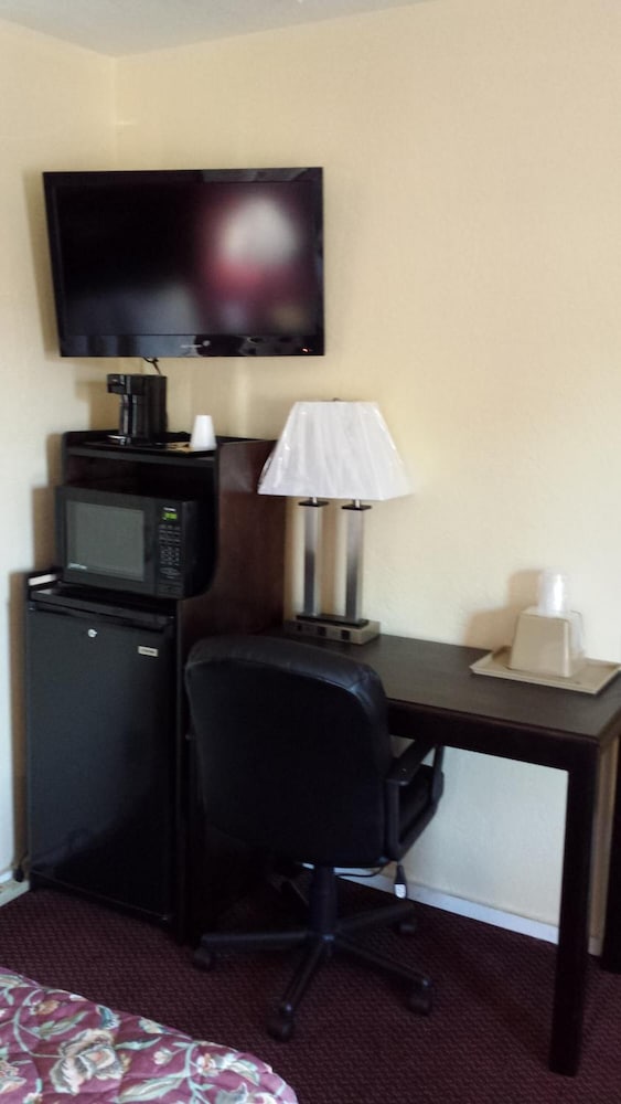 American Inn Sedalia - photo 16