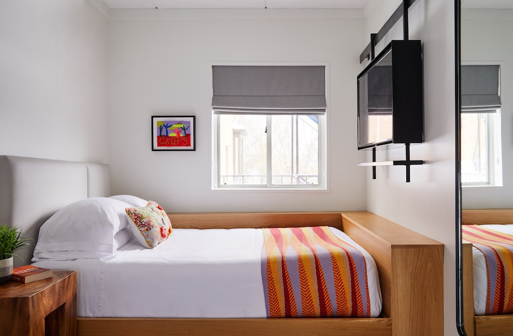 Bluebird Spa City Motor Lodge - photo 23