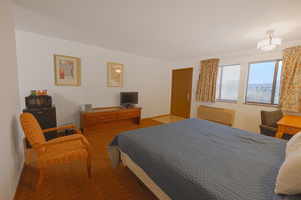 Harlan Inn and Suites - photo 18