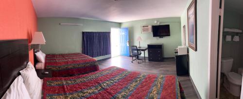 Town & Country Motel - photo 14