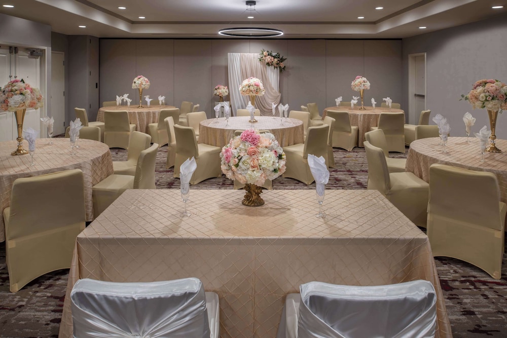 Hilton Garden Inn Fontana - photo 40