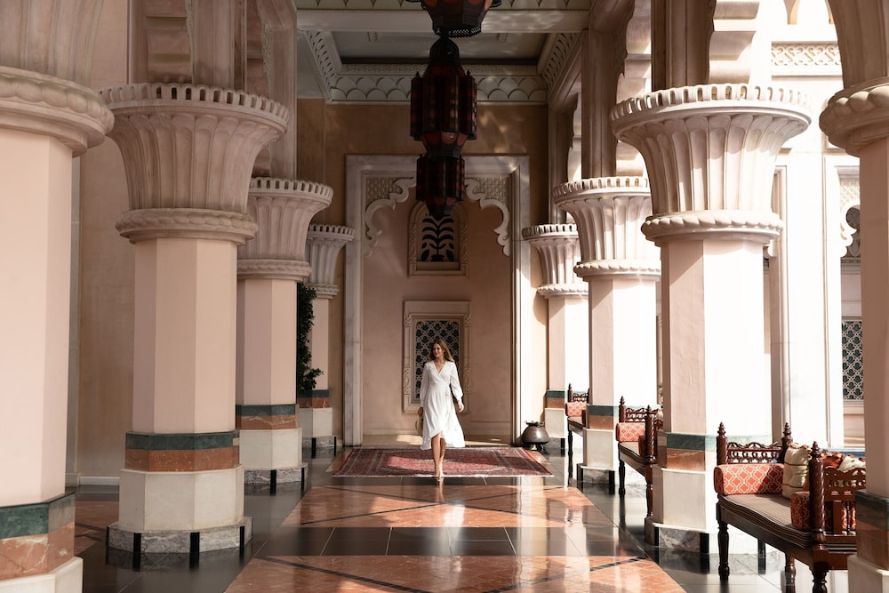 Jumeirah Al Qasr Dubai — 5-Star Luxury Hotel in Dubai, United Arab Emirates