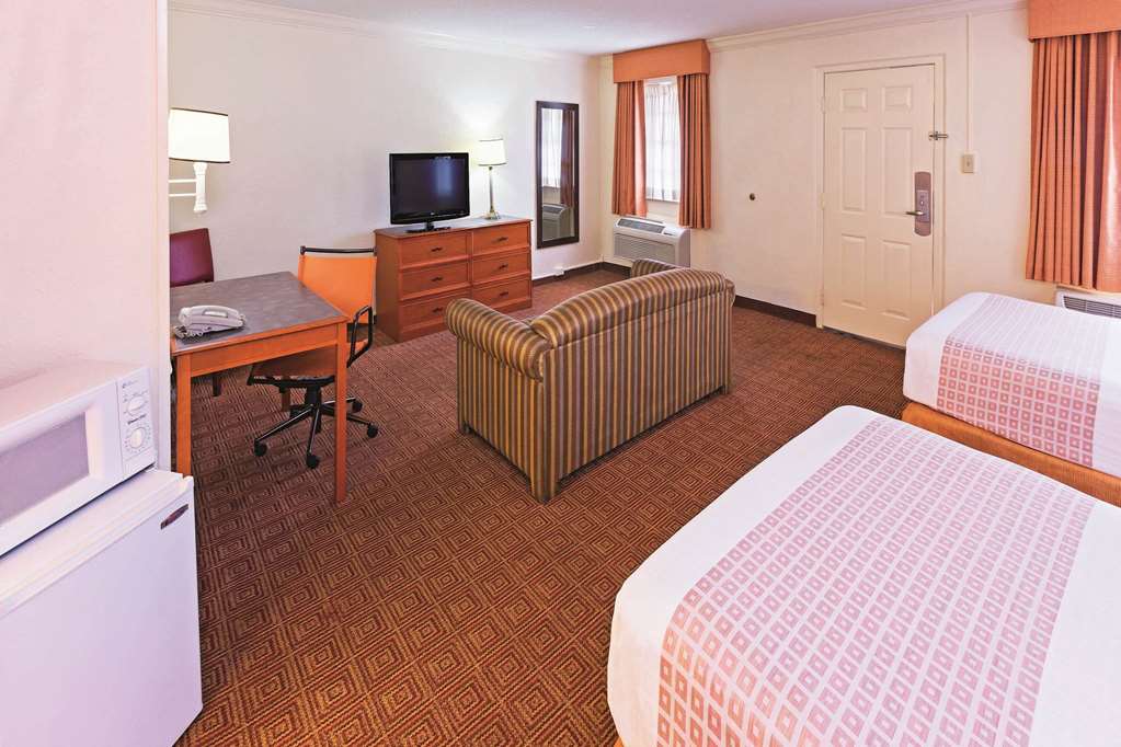 La Quinta Inn by Wyndham San Antonio Lackland - photo 18
