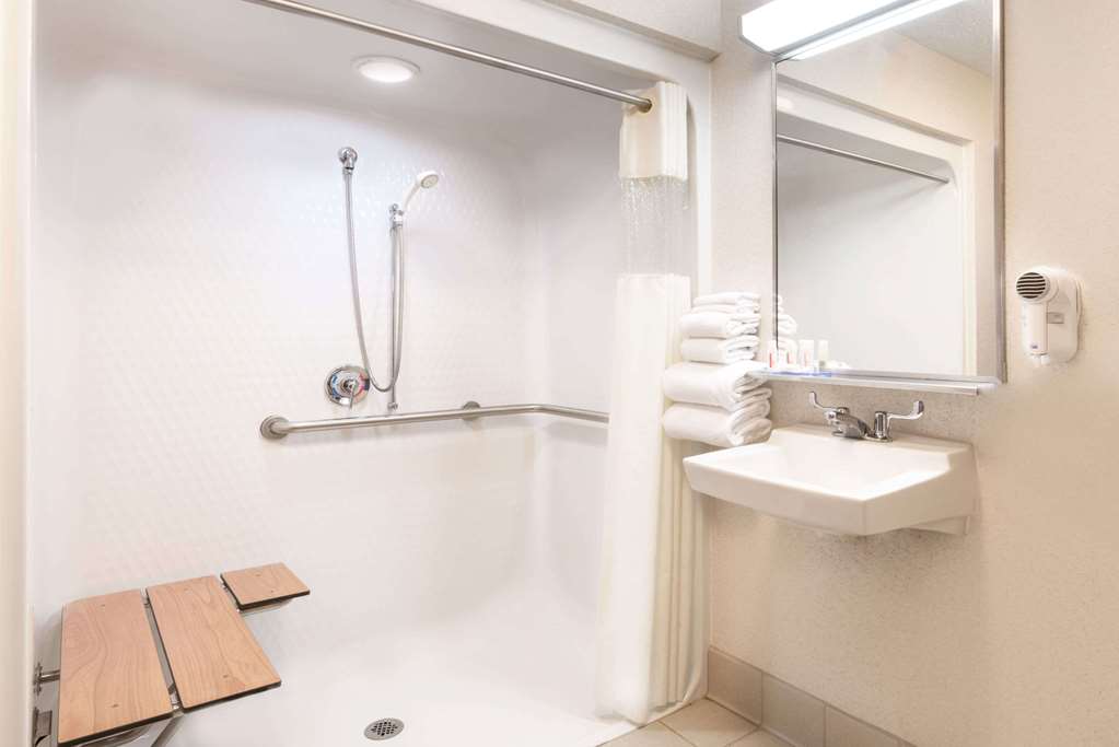 Baymont by Wyndham Columbus Rickenbacker - photo 11