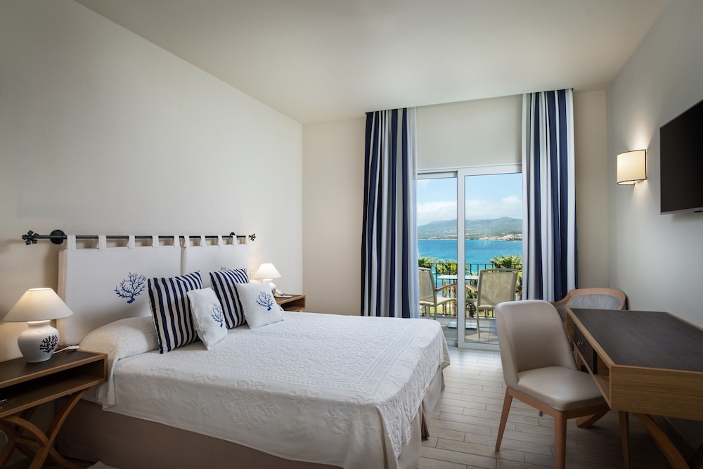 Hotel Villa Margherita — 4-Star Luxury Hotel in Golfo Aranci, Italy