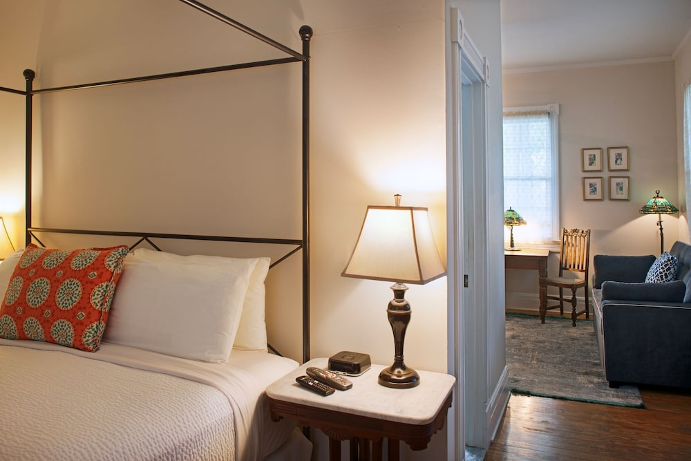 Island City House Hotel - photo 10