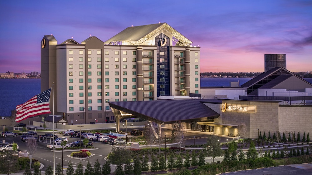 Horseshoe Lake Charles A Caesars Rewards Destination — 4-Star Luxury Hotel in Westlake, United States