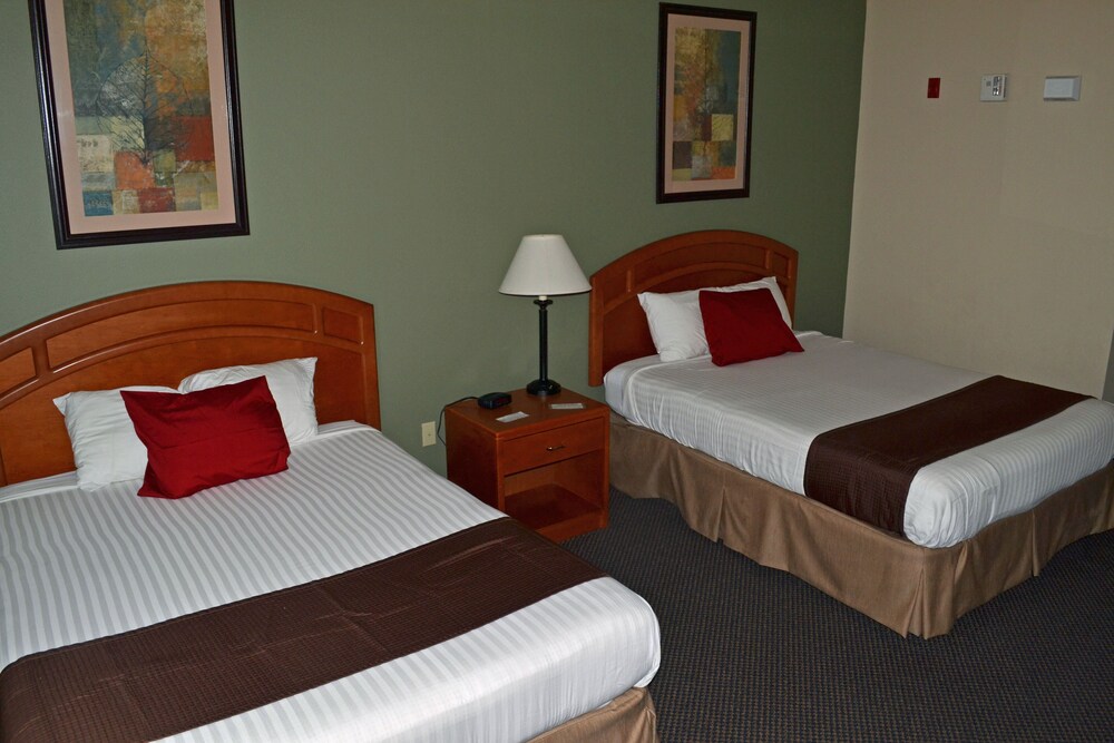 Paola Inn And Suites - photo 19