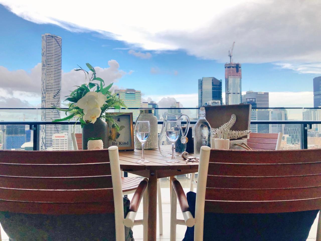 Lovely 2 Beds Apt with City View at South Brisbane — 4-Star Luxury Hotel in Brisbane, Australia
