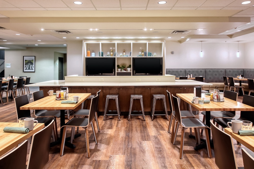 Holiday Inn Hotel & Suites Atlanta Airport North by IHG - photo 47