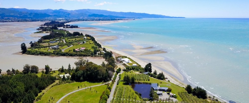 Windhover Suites — 5-Star Luxury Hotel in Motueka, New Zealand