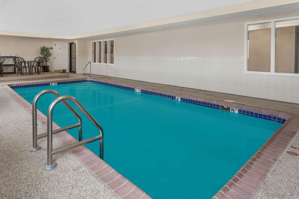 Days Inn by Wyndham near Kansas Speedway - photo 2